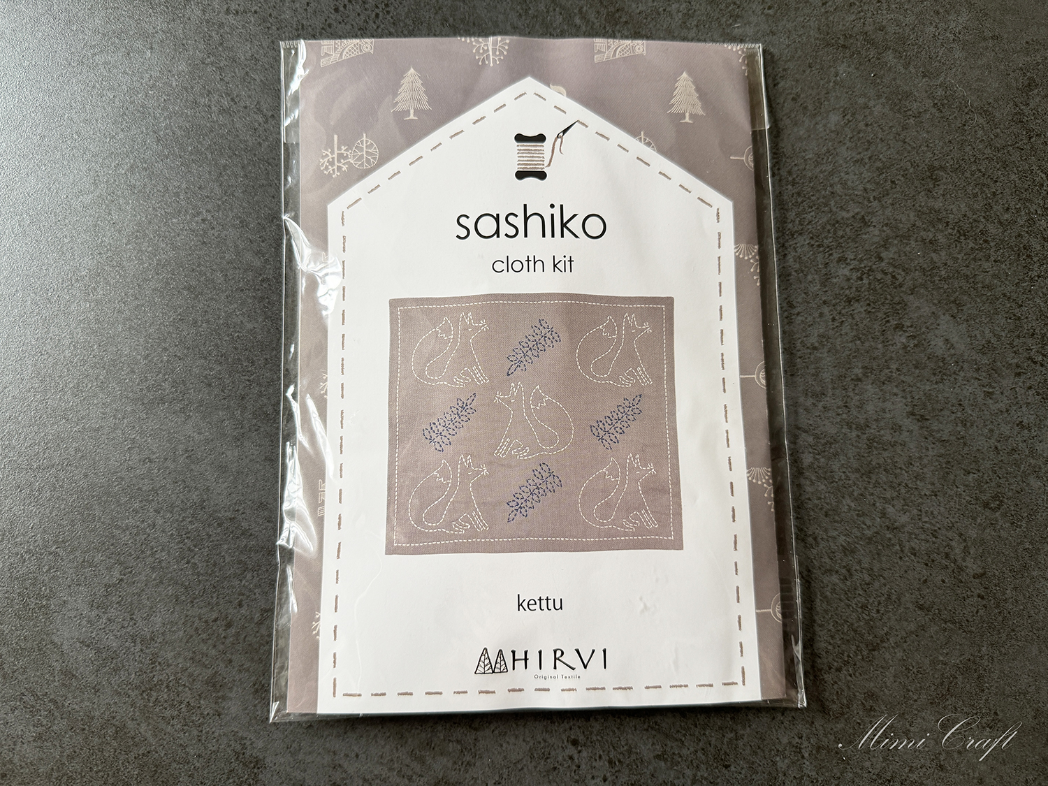 きつね柄の北欧刺し子のキット【HIRVI・kettu】他にはない、くすみカラーでおしゃれなデザイン