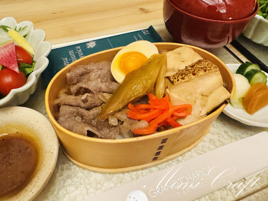 グランシャリオ柱のコクーンで食べられる煉獄さんの牛鍋弁当