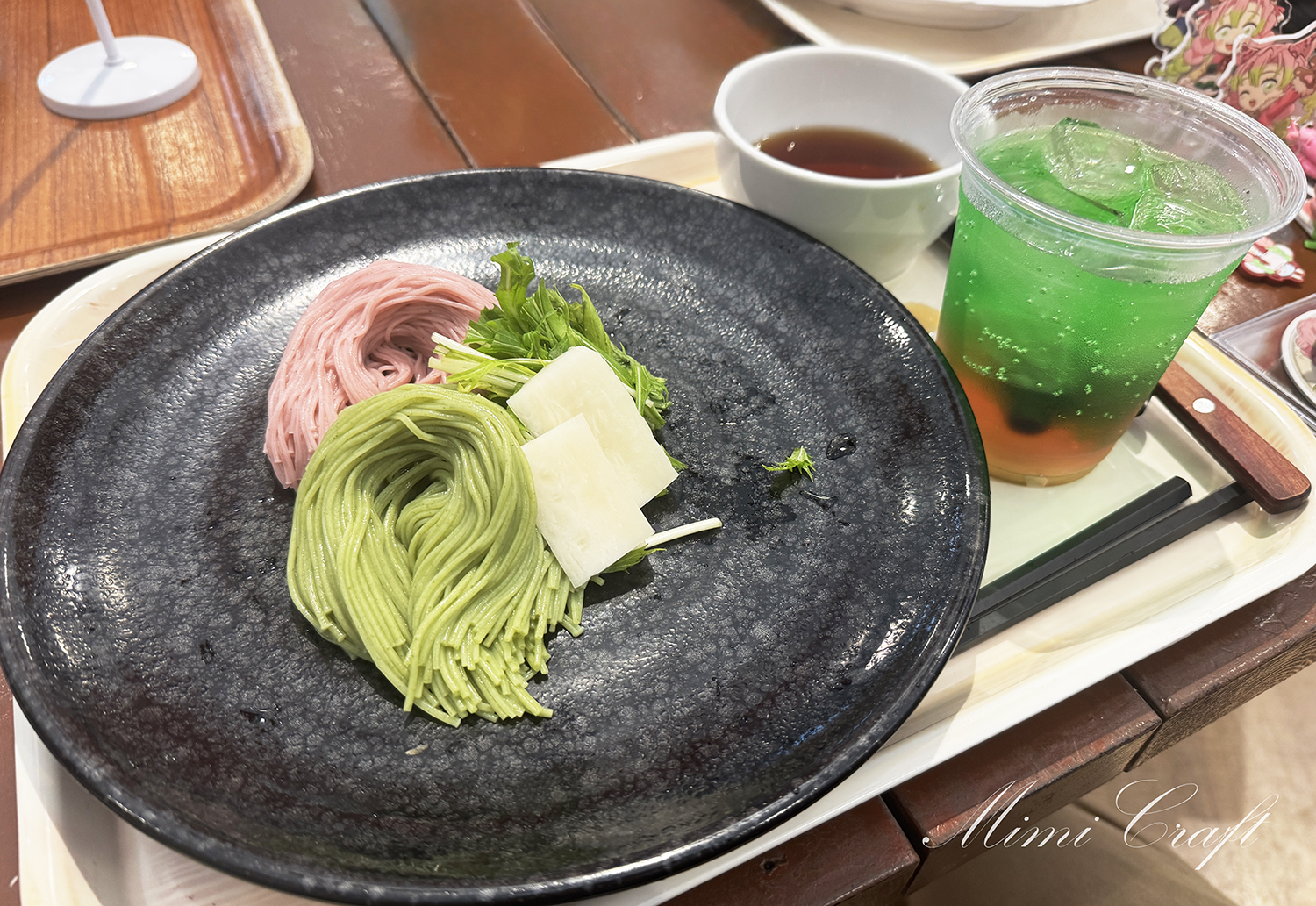 【コラボメニューも豊富！】ニジゲンノモリのモリノテラスへ【ぬい撮りスペースもあるよ】鬼滅の刃コラボ